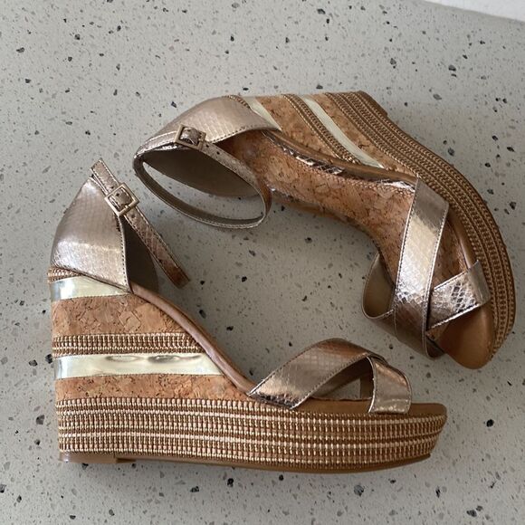 Gianni Bini Women Cork Wedge Metallic Gold Ankle Strap Platform Sandals Size 10 - Picture 11 of 16